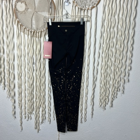 Lululemon NWT Speed Wunder Tight Luna New Year in Black Gold Size 2 - Picture 8 of 16